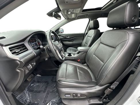 Used 2023 GMC Acadia SLT w/ Preferred Package image 9