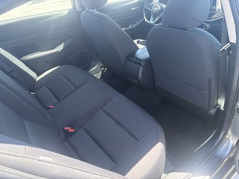 Used 2025 Nissan Altima 2.5 SV FWD image 15