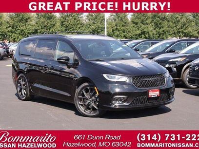 Used 2025 Chrysler Pacifica Limited