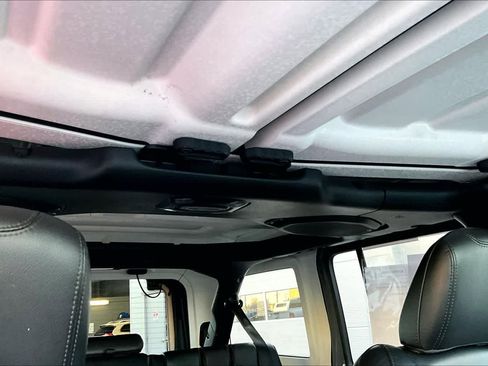 Used 2023 Jeep Wrangler Unlimited Sahara w/ Cold Weather Group AWD/4WD image 30