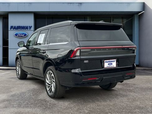 Used 2025 Lincoln Navigator Reserve AWD/4WD image 4
