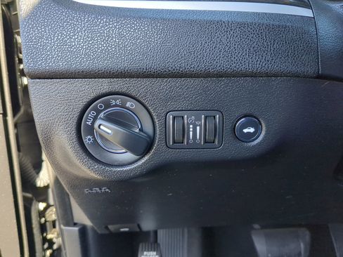 Used 2019 Chrysler 300 Touring w/ Sport Appearance Package image 27