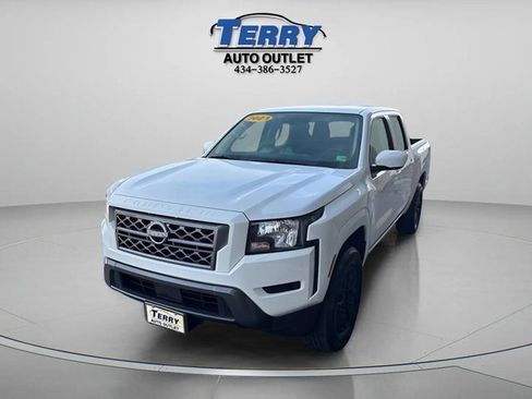 Used 2023 Nissan Frontier SV image 4