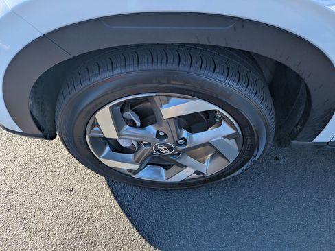 Used 2024 Hyundai Venue SEL image 9