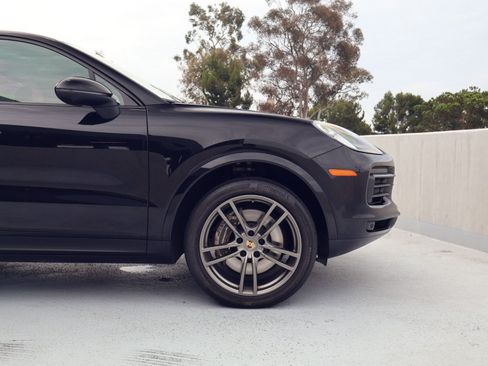 Certified 2023 Porsche Cayenne Platinum Edition AWD/4WD image 11