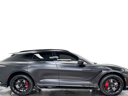 Used 2025 Aston Martin DBX 707 AWD/4WD image 2