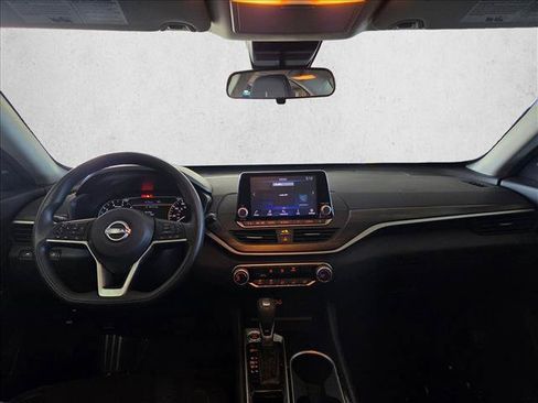 Used 2024 Nissan Altima 2.5 SV FWD image 15