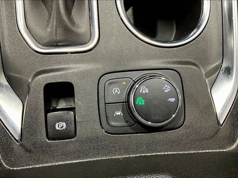 Used 2022 Chevrolet Traverse LT w/ Midnight/Sport Edition AWD/4WD image 16