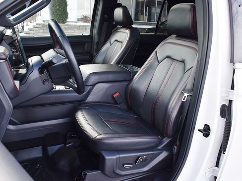 Used 2023 Ford Expedition Limited image 5