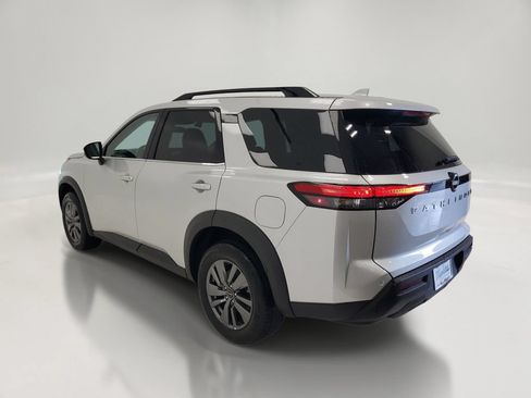Used 2025 Nissan Pathfinder SV FWD image 6
