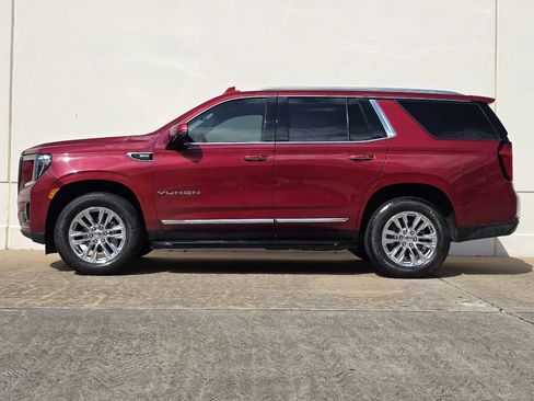 Used 2024 GMC Yukon SLT w/ SLT Luxury Package image 2