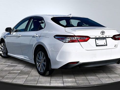 Used 2020 Toyota Camry LE image 3