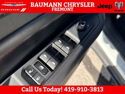 Used 2025 Jeep Compass Trailhawk AWD/4WD image 11