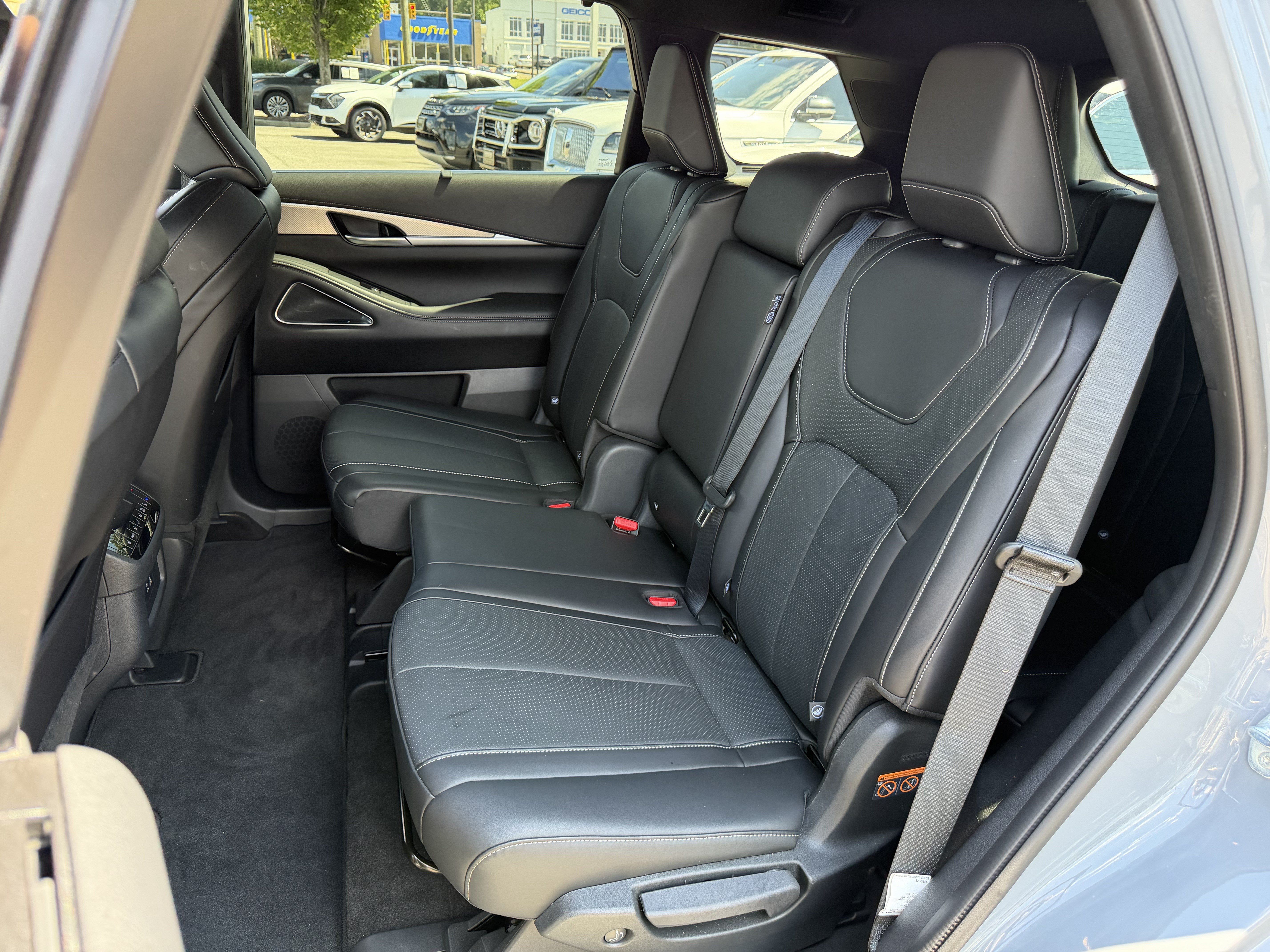 Used 2025 INFINITI QX60 Luxe w/ Black Edition AWD/4WD image 32