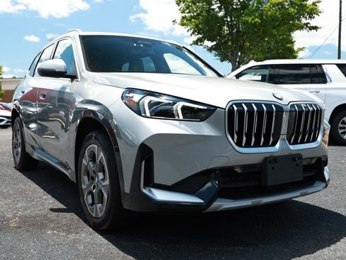 Used 2025 BMW X1 xDrive28i AWD/4WD image 3