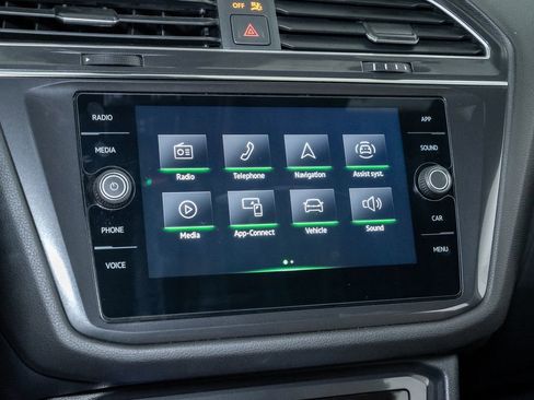 Used 2022 Volkswagen Tiguan SE R-Line image 17