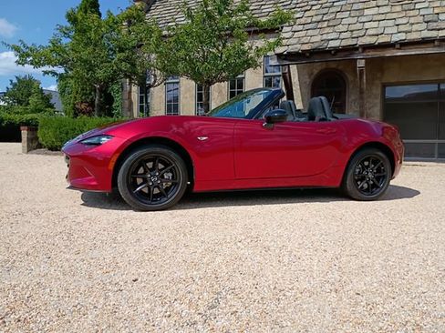 Used 2020 MAZDA MX-5 Miata Sport RWD image 7