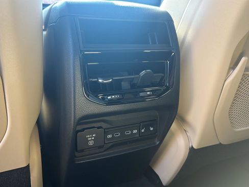New 2026 Jeep Grand Cherokee Limited AWD/4WD image 13