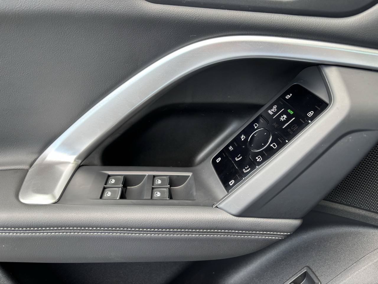Used 2025 Audi Q5 Premium Plus w/ Premium Plus AWD/4WD image 8