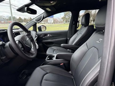 New 2026 Chrysler Pacifica Select w/ S Appearance Package FWD image 13