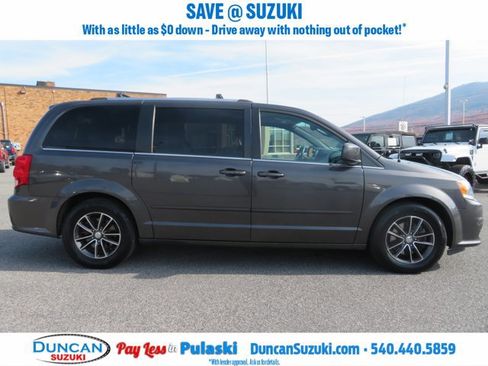 Used 2017 Dodge Grand Caravan SXT image 8