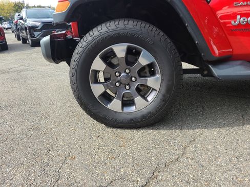 Used 2018 Jeep Wrangler Unlimited Sahara image 10