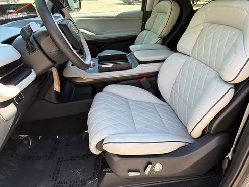 New 2026 Lincoln Navigator L Black Label AWD/4WD image 10