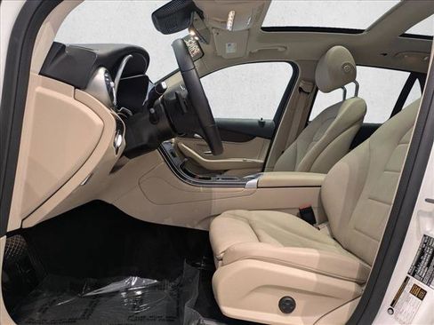 Certified 2022 Mercedes-Benz GLC 300 4MATIC image 17