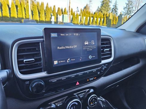 Used 2022 Hyundai Venue SEL image 19