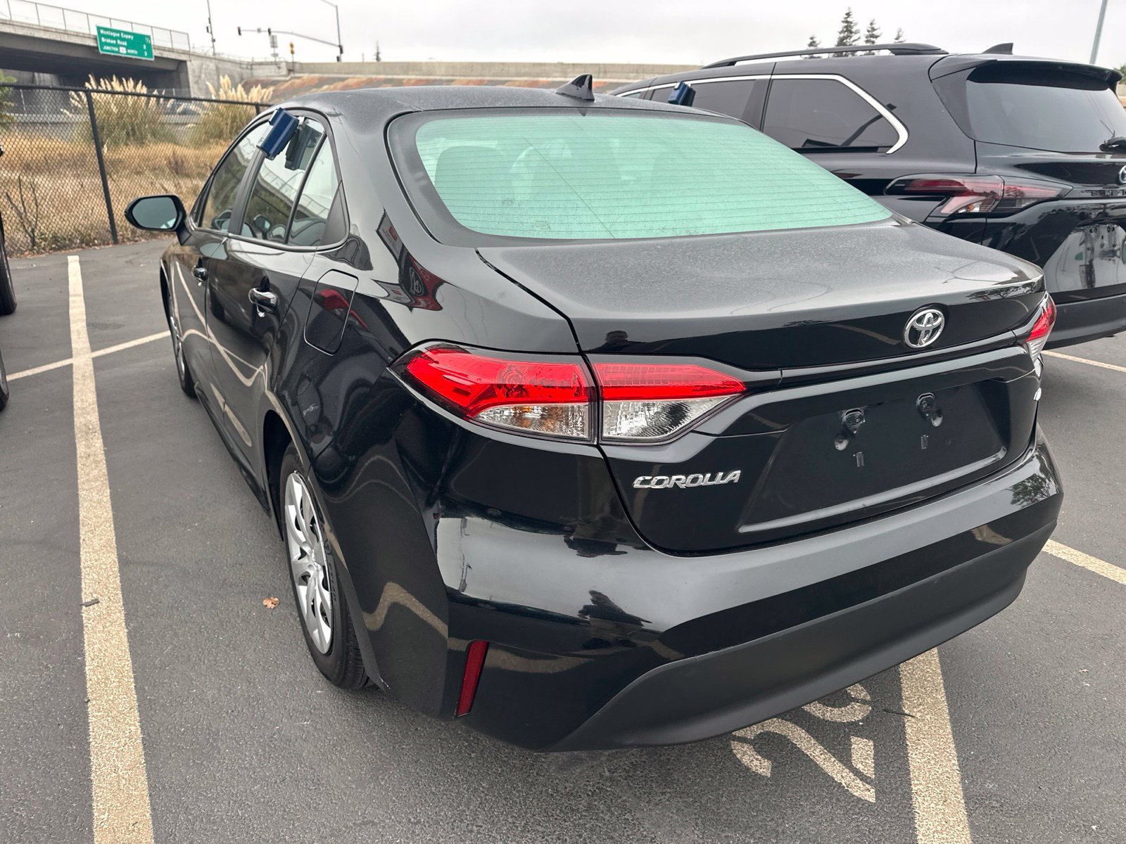 Used 2025 Toyota Corolla LE FWD image 3
