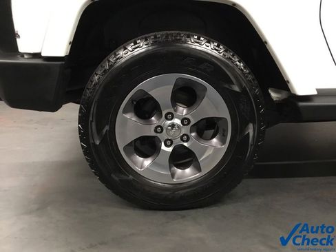 Used 2016 Jeep Wrangler Sahara AWD/4WD image 22