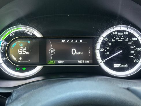 Used 2017 Kia Niro Touring FWD image 40