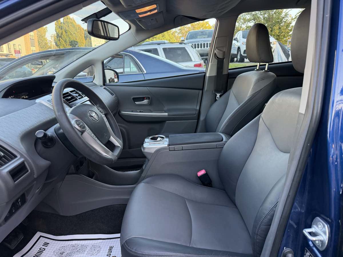 Used 2012 Toyota Prius V Five FWD image 9