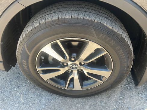 Used 2018 Toyota RAV4 XLE AWD/4WD image 24
