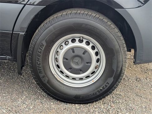 Used 2025 Mercedes-Benz Sprinter 2500 image 9