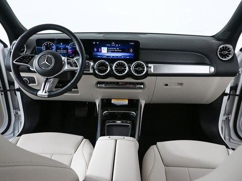 Used 2025 Mercedes-Benz GLB 250 image 17