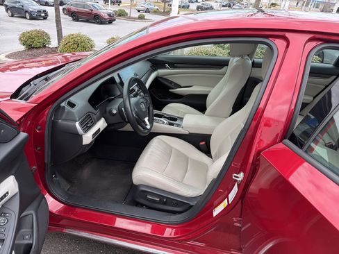 Used 2019 Honda Accord Touring image 15