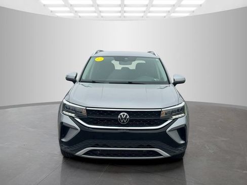 Used 2024 Volkswagen Taos SE FWD image 2