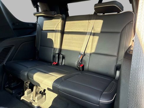 Used 2022 GMC Yukon SLT w/ SLT Premium Package AWD/4WD image 16