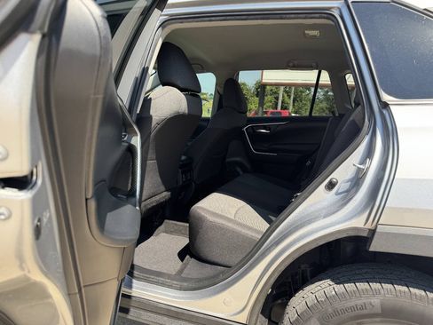Used 2020 Toyota RAV4 XLE FWD image 17