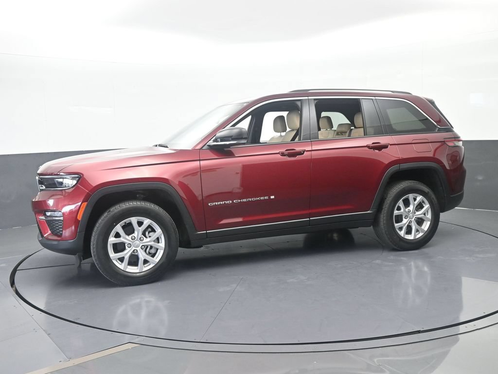 Used 2023 Jeep Grand Cherokee Limited w/ Trailer Tow Prep Group (B) RWD image 2