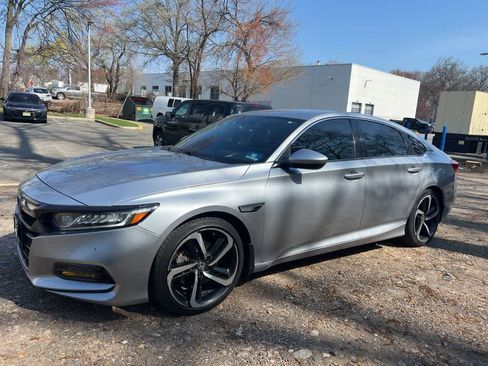 Used 2018 Honda Accord Sport image 5