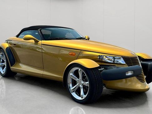 Used 2002 Chrysler Prowler image 2