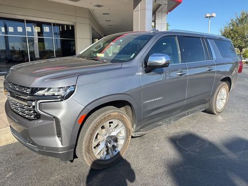 Used 2021 Chevrolet Suburban Premier w/ Premium Package image 2