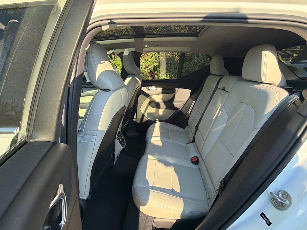 Used 2024 Volvo XC40 B5 Plus w/ Protection Package Premier AWD/4WD image 21