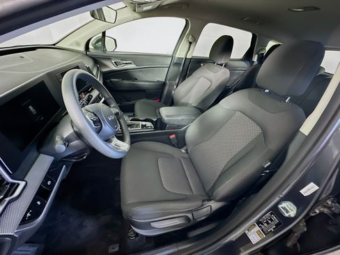 Used 2025 Kia Sportage LX image 13