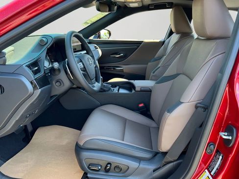 New 2025 Lexus ES 300h w/ Premium Package image 17