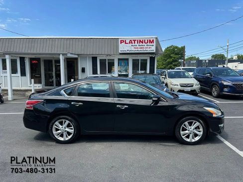Used 2015 Nissan Altima 2.5 SV w/ Convenience Package FWD image 2