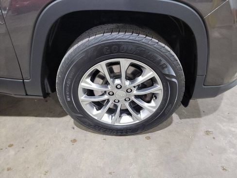 Used 2019 Jeep Cherokee Latitude Plus w/ Cold Weather Group image 21