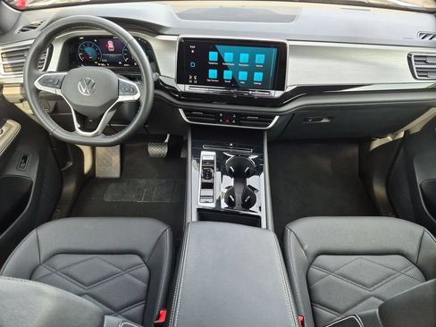 Used 2025 Volkswagen Atlas Cross Sport SE FWD image 25